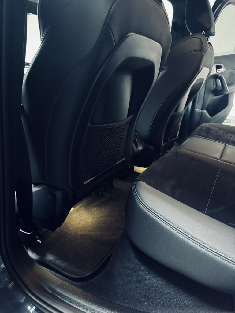 Gedetailleerd interieur – stoelen en bekleding